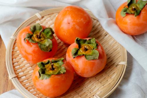 柿が便秘に作用する理由！悪化させる食べ方と予防ポイント