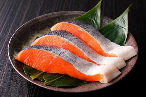 鮭とシャケの違いは読み方だけ？サーモンとは別の種類かも確認！