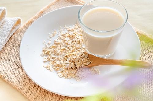 オーツミルクは甘いから太る？ダイエット向きな理由と正しい飲み方